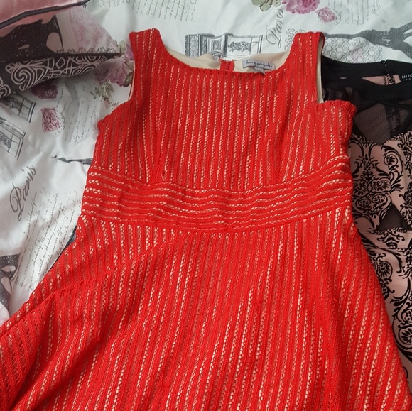 Dresses - Picture 6 of 6